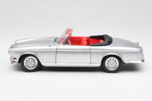 BMW 503 Argent Revell 1:18 18787 Métal — image 4 sur 8