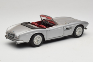 BMW 507 Cabriolet Argent Revell 1:18 8829 Métal — image 3 sur 8
