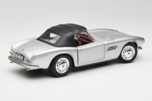BMW 507 Argent Revell 1:18 9034 Métal — image 3 sur 8