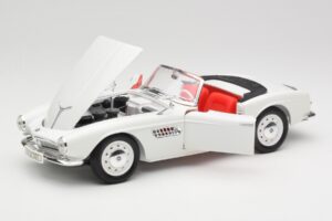 BMW 507 Touring Sport Feather White Revell 1:18 8810 Métal — image 2 sur 8