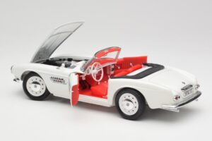 BMW 507 Touring Sport Feather White Revell 1:18 8810 Métal — image 5 sur 8