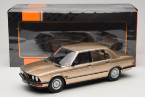 BMW 520i E28 Gold Metallic IXO 1:18 18CMC184 Métal — image 6 sur 6