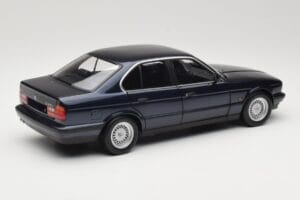 BMW 535i E34 Blue Metallic Minichamps 1:18 100024004 Métal — image 3 sur 8