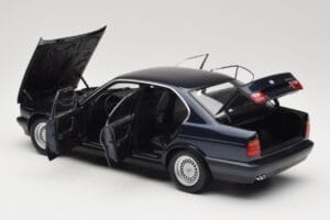 BMW 535i E34 Blue Metallic Minichamps 1:18 100024004 Métal — image 5 sur 8