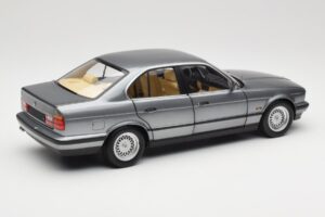 BMW 535i E34 Gris Métallisé Minichamps 1:18 100024008 Métal — image 3 sur 8