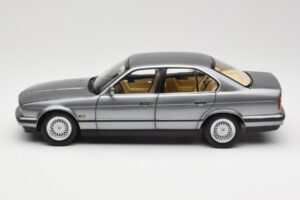 BMW 535i E34 Gris Métallisé Minichamps 1:18 100024008 Métal — image 4 sur 8