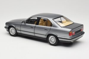BMW 535i E34 Gris Métallisé Minichamps 1:18 100024008 Métal — image 7 sur 8