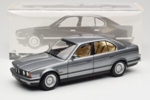 BMW 535i E34 Gris Métallisé Minichamps 1:18 100024008 Métal — image 8 sur 8