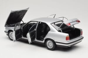 BMW 535i E34 Argent Minichamps 1:18 100024005 Métal — image 5 sur 8