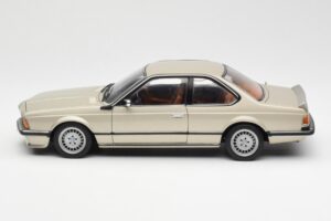 BMW 635 CSi E24 Bronzit Beige Metallic AUTOart 1:18 70523 Métal — image 4 sur 8