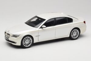 BMW 7 Series F02 760Li Brilliant White Kyosho 1:18 08783BRW Métal
