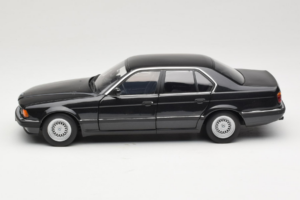 BMW 730i E32 Black Metallic Minichamps 1:18 100023002 Métal — image 4 sur 8