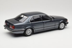 BMW 730i E32 Grey Metallic Minichamps 1:18 100023005 Métal — image 3 sur 8