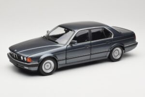 BMW 730i E32 Grey Metallic Minichamps 1:18 100023005 Métal