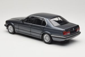 BMW 730i E32 Grey Metallic Minichamps 1:18 100023005 Métal — image 7 sur 8
