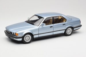 BMW 730i E32 Bleu Clair Métallisé Minichamps 1:18 100023008 Métal