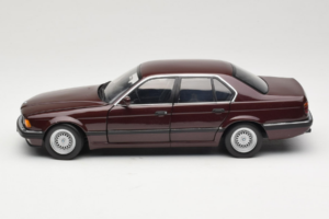 BMW 730i E32 Red Metallic Minichamps 1:18 100023001 Métal — image 4 sur 8