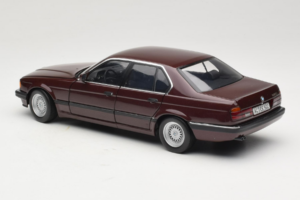 BMW 730i E32 Red Metallic Minichamps 1:18 100023001 Métal — image 7 sur 8