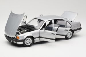 BMW 730i E32 Argent Minichamps 1:18 100023000 Métal — image 2 sur 8