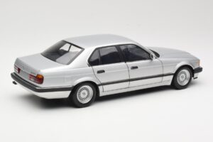 BMW 730i E32 Argent Minichamps 1:18 100023000 Métal — image 3 sur 8