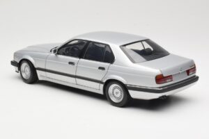 BMW 730i E32 Argent Minichamps 1:18 100023000 Métal — image 7 sur 8