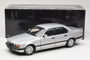 BMW 730i E32 Argent Minichamps 1:18 100023000 Métal — image 8 sur 8