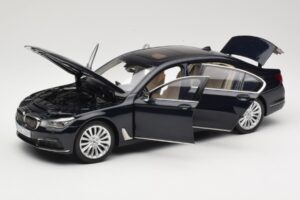 BMW 750Li F02 Imperial Blue Paragon 1:18 80432405586 Métal — image 2 sur 8