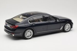 BMW 750Li F02 Imperial Blue Paragon 1:18 80432405586 Métal — image 3 sur 8