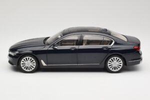 BMW 750Li F02 Imperial Blue Paragon 1:18 80432405586 Métal — image 4 sur 8