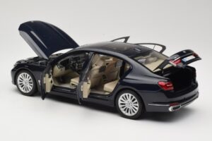 BMW 750Li F02 Imperial Blue Paragon 1:18 80432405586 Métal — image 5 sur 8