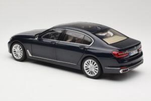 BMW 750Li F02 Imperial Blue Paragon 1:18 80432405586 Métal — image 7 sur 8