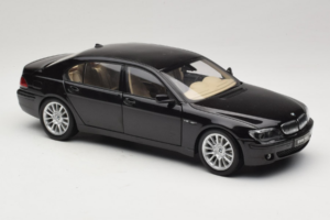 BMW 760Li E66 Individual Noir Kyosho 1:18 08573RB Métal — image 6 sur 8