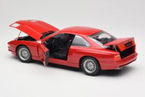 BMW 850Ci E31 Brilliant Red Revell 1:18 8827 Métal — image 5 sur 8