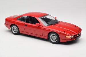 BMW 850Ci E31 Brilliant Red Revell 1:18 8827 Métal — image 6 sur 8