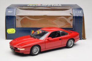 BMW 850Ci E31 Brilliant Red Revell 1:18 8827 Métal — image 8 sur 8