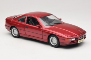 BMW 850i E31 Rouge Tchibo 1:18 36157 Métal — image 6 sur 8
