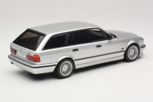 BMW Alpina B10 E34 4.6 Touring Argent MCG 1:18 MCG18332MCW Métal — image 2 sur 6