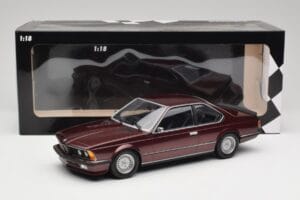 BMW 635 CSi E24 Karmesinrot Metallic Minichamps 1:18 155028105 Métal — image 6 sur 6
