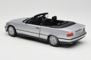 BMW 3 Series E36 Cabriolet Argent UT Models 1:18 BMW008 Métal — image 7 sur 8