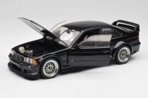 BMW E36 M3 GTR Street Cosmos Noir UT Models 1:18 20481 Métal — image 2 sur 8