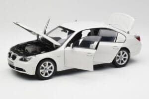 BMW E60 545i Alpine Blanc Kyosho 1:18 08591W Métal — image 2 sur 8