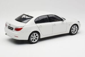 BMW E60 545i Alpine Blanc Kyosho 1:18 08591W Métal — image 3 sur 8