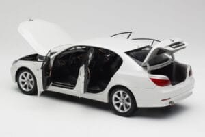 BMW E60 545i Alpine Blanc Kyosho 1:18 08591W Métal — image 5 sur 8
