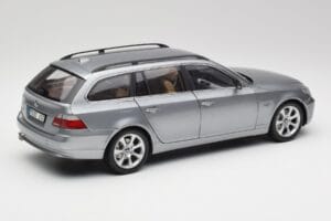 BMW 545i E61 Touring Gris Clair Kyosho 1:18 80430308414 Métal — image 3 sur 8