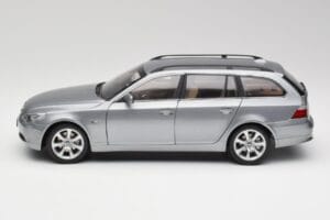 BMW 545i E61 Touring Gris Clair Kyosho 1:18 80430308414 Métal — image 4 sur 8