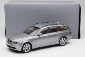 BMW 545i E61 Touring Gris Clair Kyosho 1:18 80430308414 Métal — image 8 sur 8