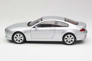 BMW 645Ci E63 Argent Kyosho 1:18 80430153285 Métal — image 4 sur 8