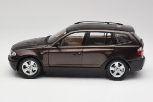 BMW X3 E83 3.0d Marron Foncé Métallique Kyosho 1:18 80430300736 Métal — image 4 sur 8