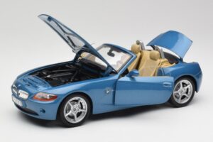 BMW Z4 E85 Maldives Blue Bburago 1:18 34046BLUE Métal — image 2 sur 8