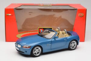 BMW Z4 E85 Maldives Blue Bburago 1:18 34046BLUE Métal — image 8 sur 8